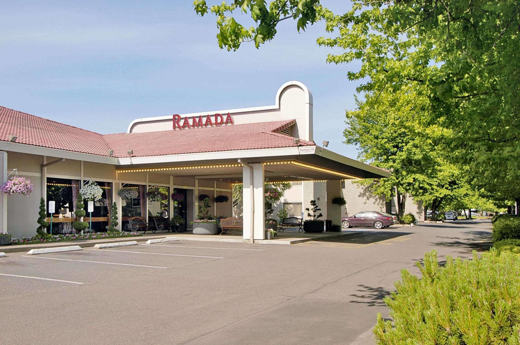 Ramada By Wyndham Portland Airport Hotel Exterior photo